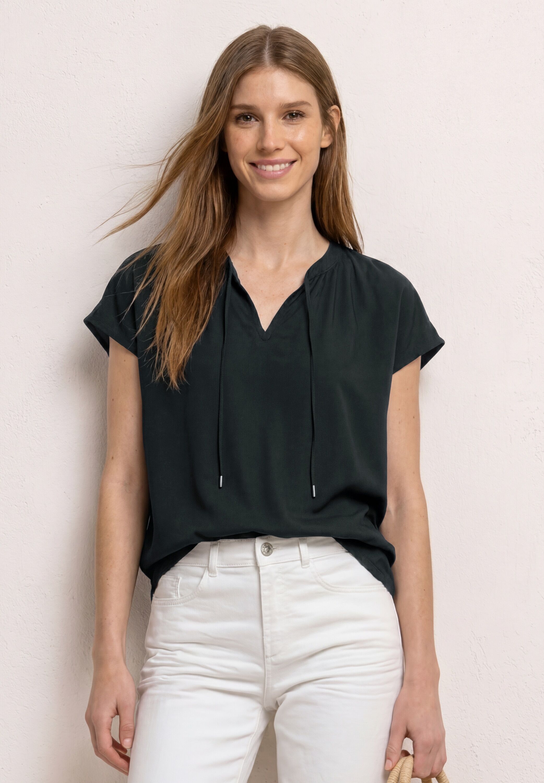 Kurzarmbluse STREET ONE, Damen, Gr. 40, schwarz (deep bound grün), Web, Obermaterial: 100% Viskose, unifarben, normal hüftbedeckend, Rundhals, abgesteppte Kante, Blusen Kurzarmbluse, Sommerbluse aus Viskose deep bound grün 40