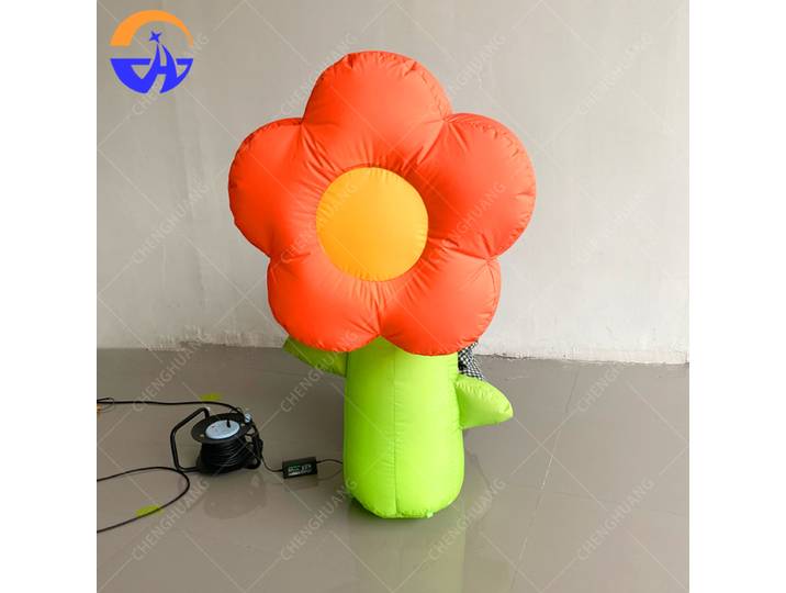 Modèle de fleur rouge gonflable personnalisé, décoration pour les événements publicitaires sur le thème des plantes dans les cours extérieures