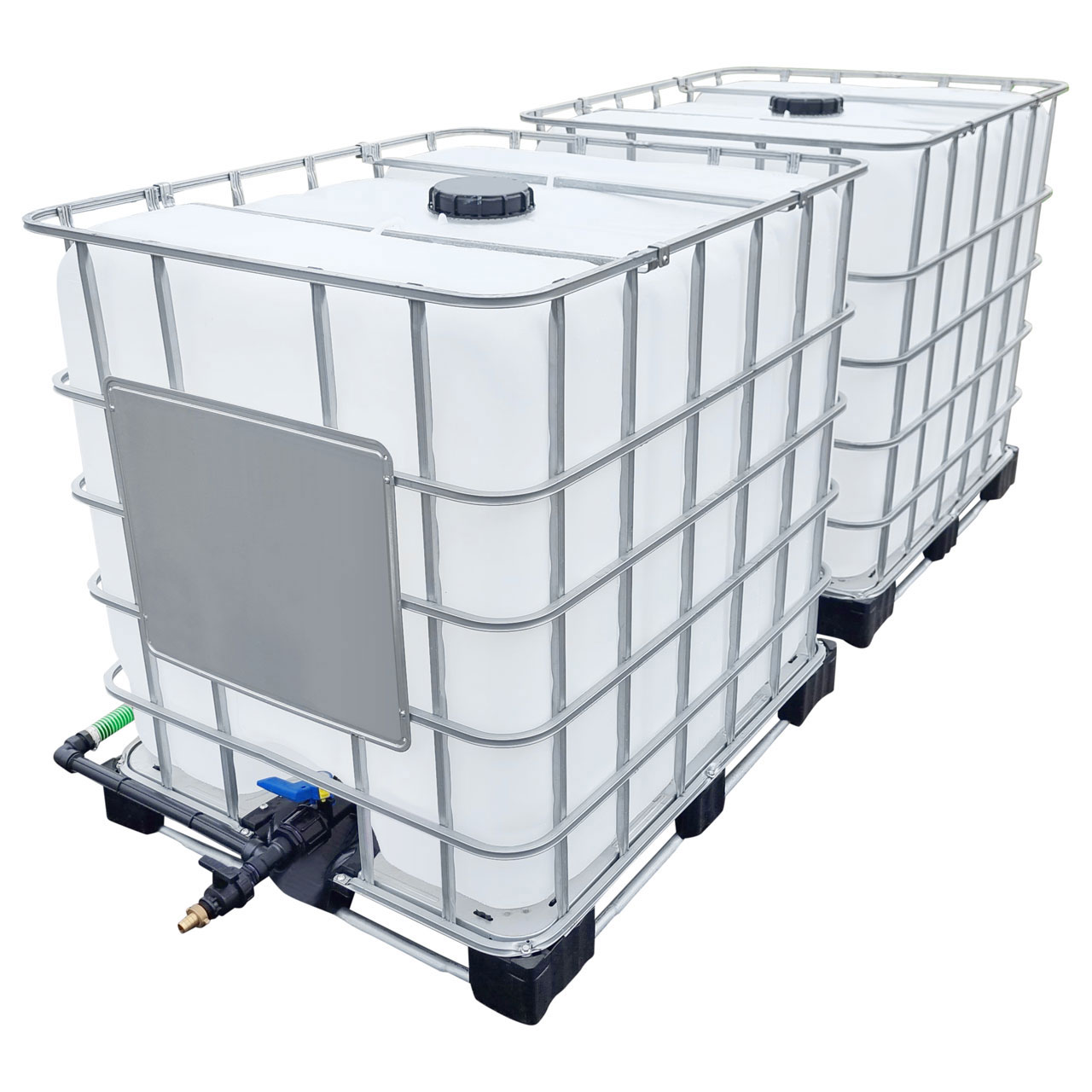REKUBIK 2000l IBC Wassertank hintereinander mit Schlauch Tankverbindung 32mm (1 1/4")