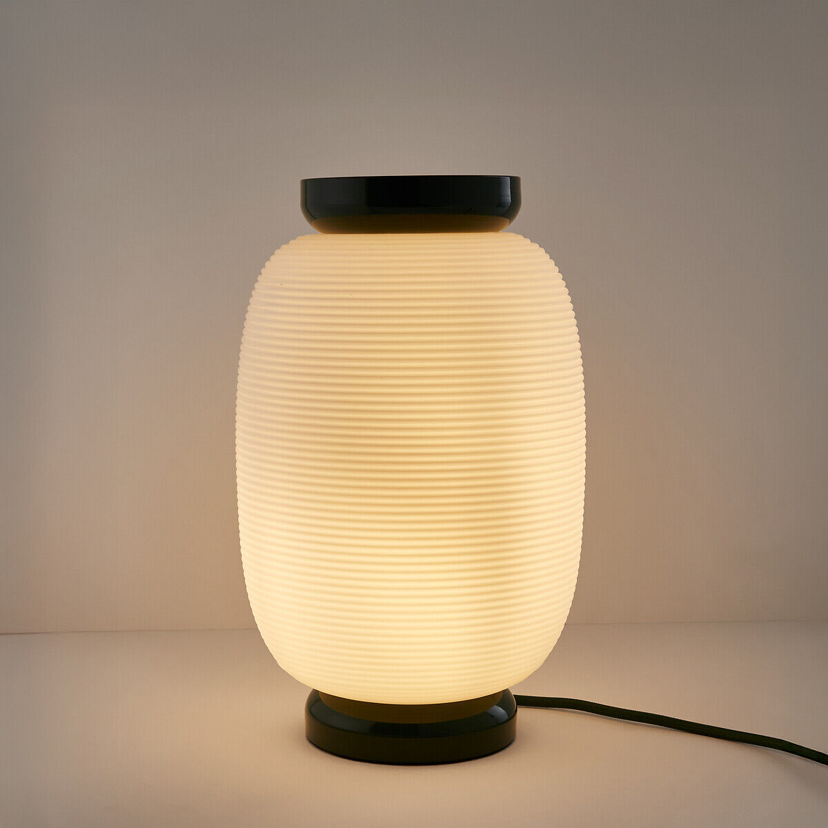 LA REDOUTE INTERIEURS Lampe à poser en verre opaline rainuré et métal fer, TILAN