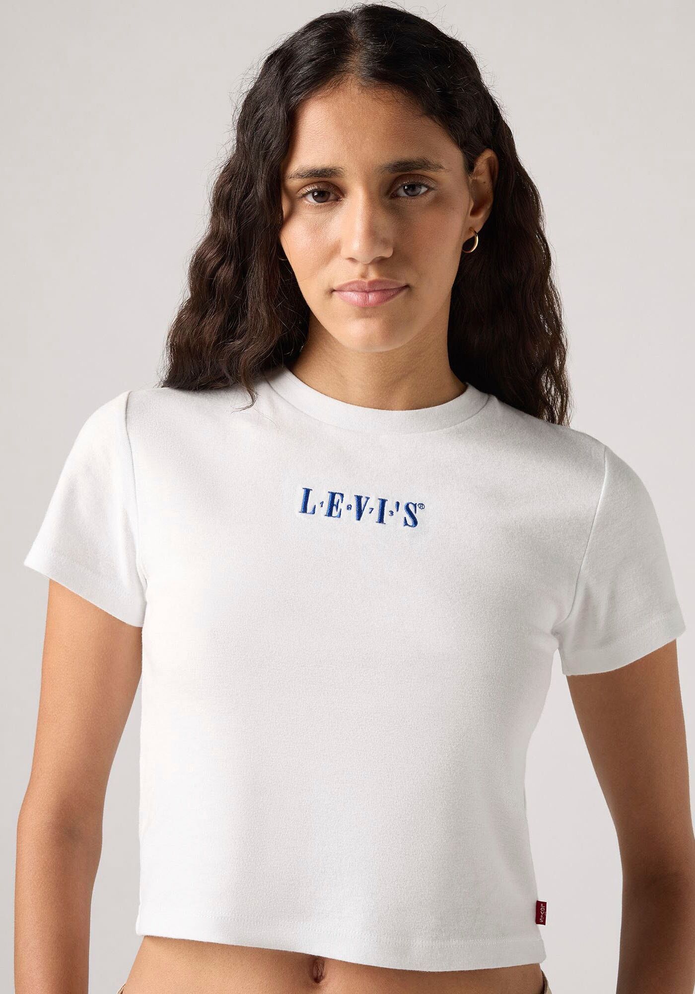 Print-Shirt LEVI'S "GR ESSENTIAL SPORTY TEE", Damen, Gr. L (40), ess sport serif 1873 weiß, Single Jersey, Obermaterial: 100% Baumwolle, bedruckt, unifarben, tailliert extrakurz, Rundhals, gerader Abschluss, Shirts Print-Shirt, mit Logo-Print ess sport se
