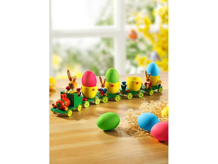 Osterzug mit Waggons die als Eierbecher dienen, Grün-Gelb