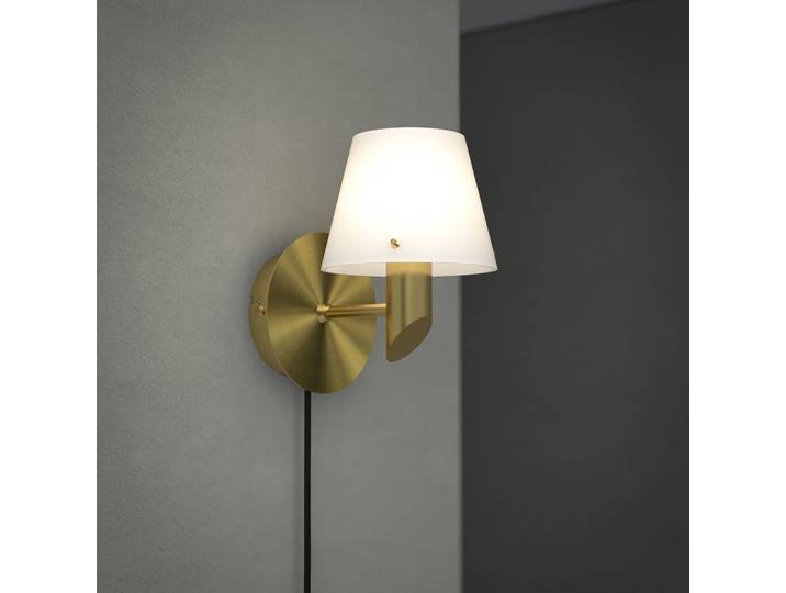 Gil Wandleuchte, messingfarben, Ø 10 cm, Stecker - Herstal - Wohnzimmer - Design - Metall - Einflammig