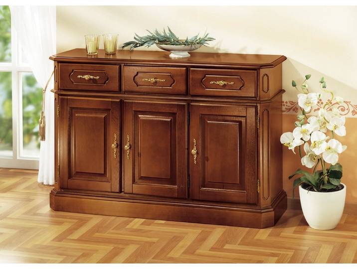 Kommode mit eleganten, goldfarbenen Metallgriffen, Nussbaum, Kommode 3-türig