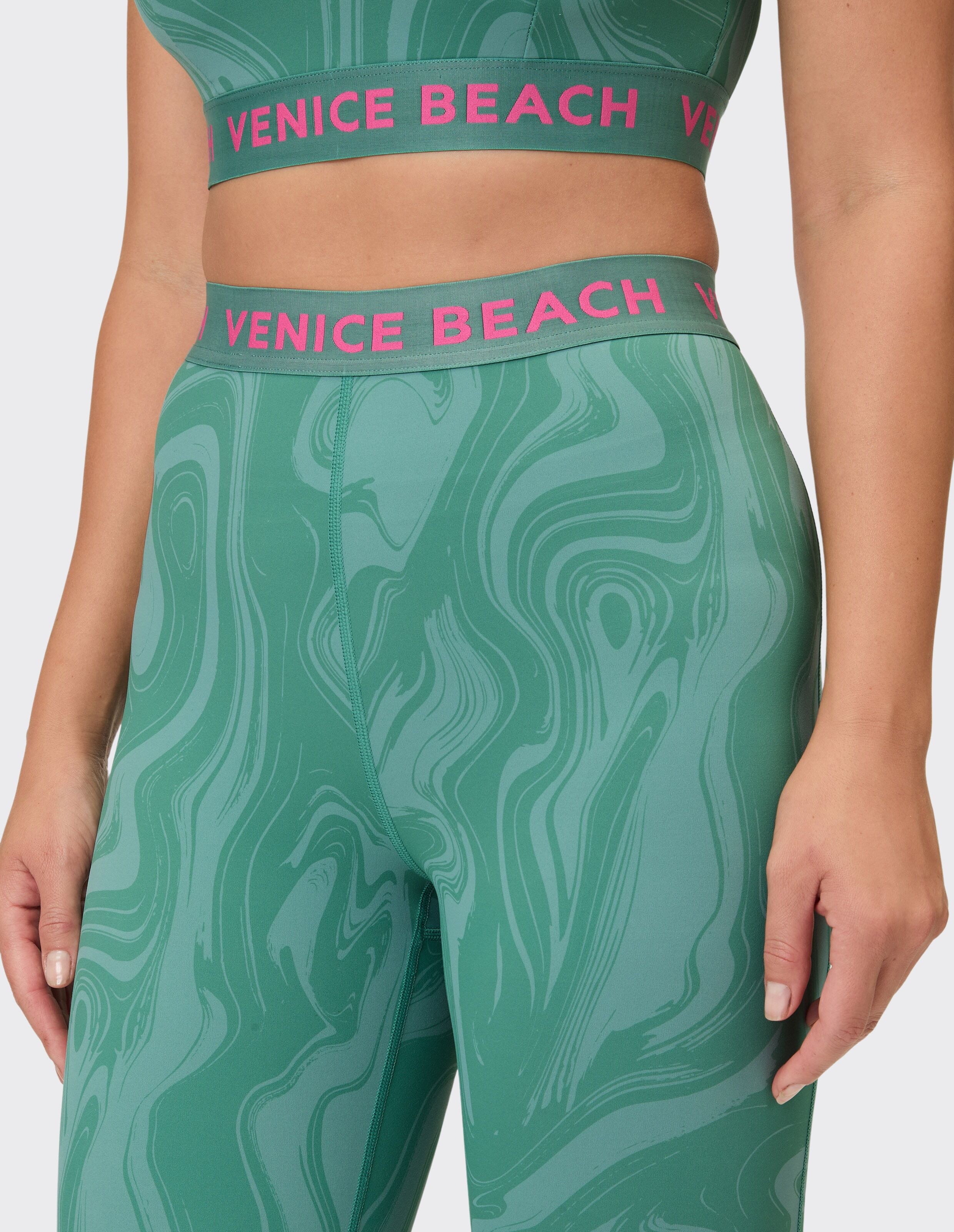 Funktionstights VENICE BEACH "LEGGINGS 7/8 KENDALL", Damen, Gr. M (40), N-Gr, grün (aop lava eucalyptus), Obermaterial: 75% Polyamid, 25% Elasthan, Hosen Funktionstights, atmungsaktives Material, schnell trocknend, aus Polyamid und Elasthan aop lava eucal