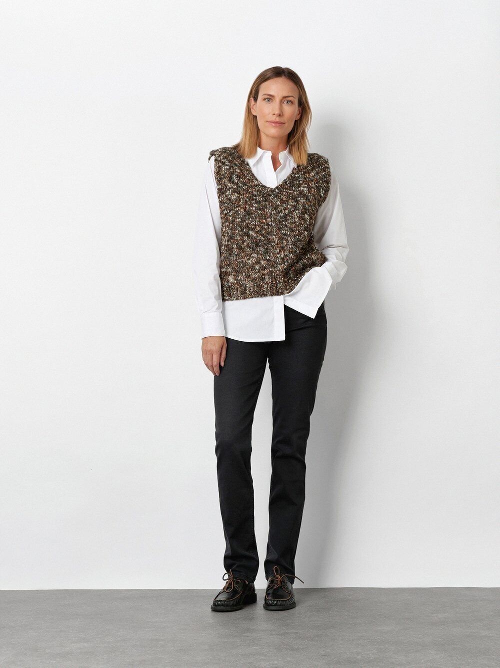Slim-fit-Jeans TONI "Be Loved", Damen, Gr. 44K, K-Gr, schwarz (anthrazit 872), Denim/Jeans, , Casual, slim fit normal, Jeans Slim-fit-Jeans, in Slim-Fit