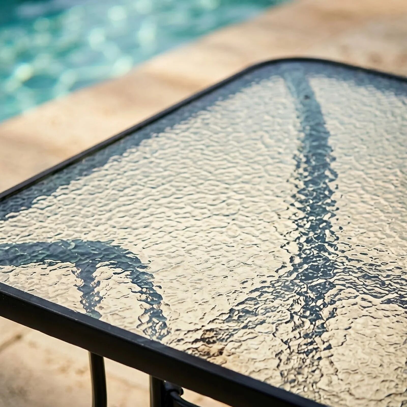 garneroarredamenti Set tavolo da giardino 150x90cm in vetro temperato + 4 sedie nero + ombrellone Lumox