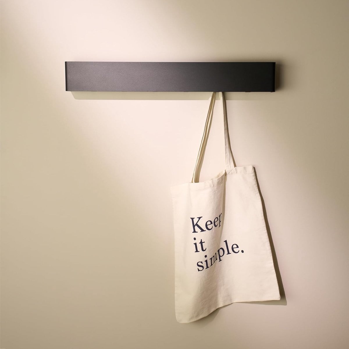 PromoHome Moderne Wandgarderobe met Verborgen Haken - Mat Zwart - Breedte: 57 cm