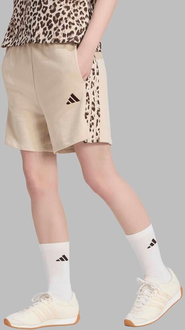 Adidas Pantalón corto de mujer Essentials Seasonal .  Beige