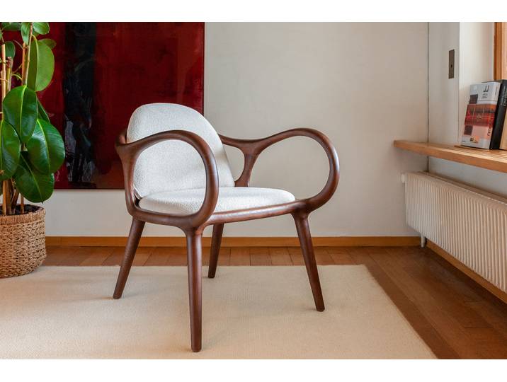 Fauteuil en frêne massif marron et tissu bouclé écru Onyx