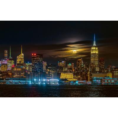 Fototapete PAPERMOON "Photo-Art HUA ZHU, SUPER BLUE MOON 2018, NEW YORK CITY", bunt, B:4,5m L:2,8m, Vlies, Tapeten