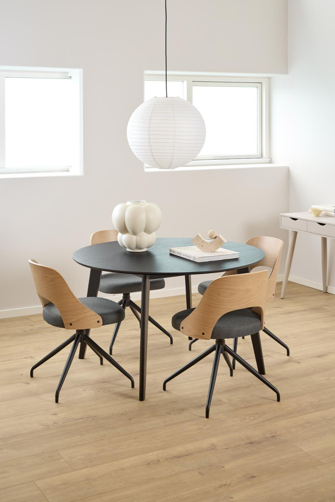 Bendt Ronde Eettafel Torkil Eikenfineer Zwart Ø120 cm