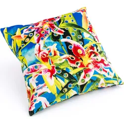 Seletti Wears Toiletpaper Flowers With Holes Kissen
