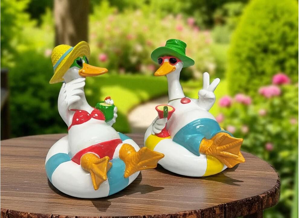 Gartenfigur "Dameco Ente «Beach» 2 Stück", bunt (mehrfarbig), B:14cm H:17cm, Polyresin (Kunststein), Gartenfiguren, Gartenfigur mehrfarbig B/H/L: 14cm x 17cm