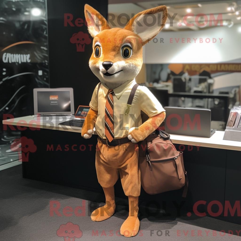 Maskottchen REDBROKOLY eines goldenen Rehs mit Henley-Shirt und Aktentasche