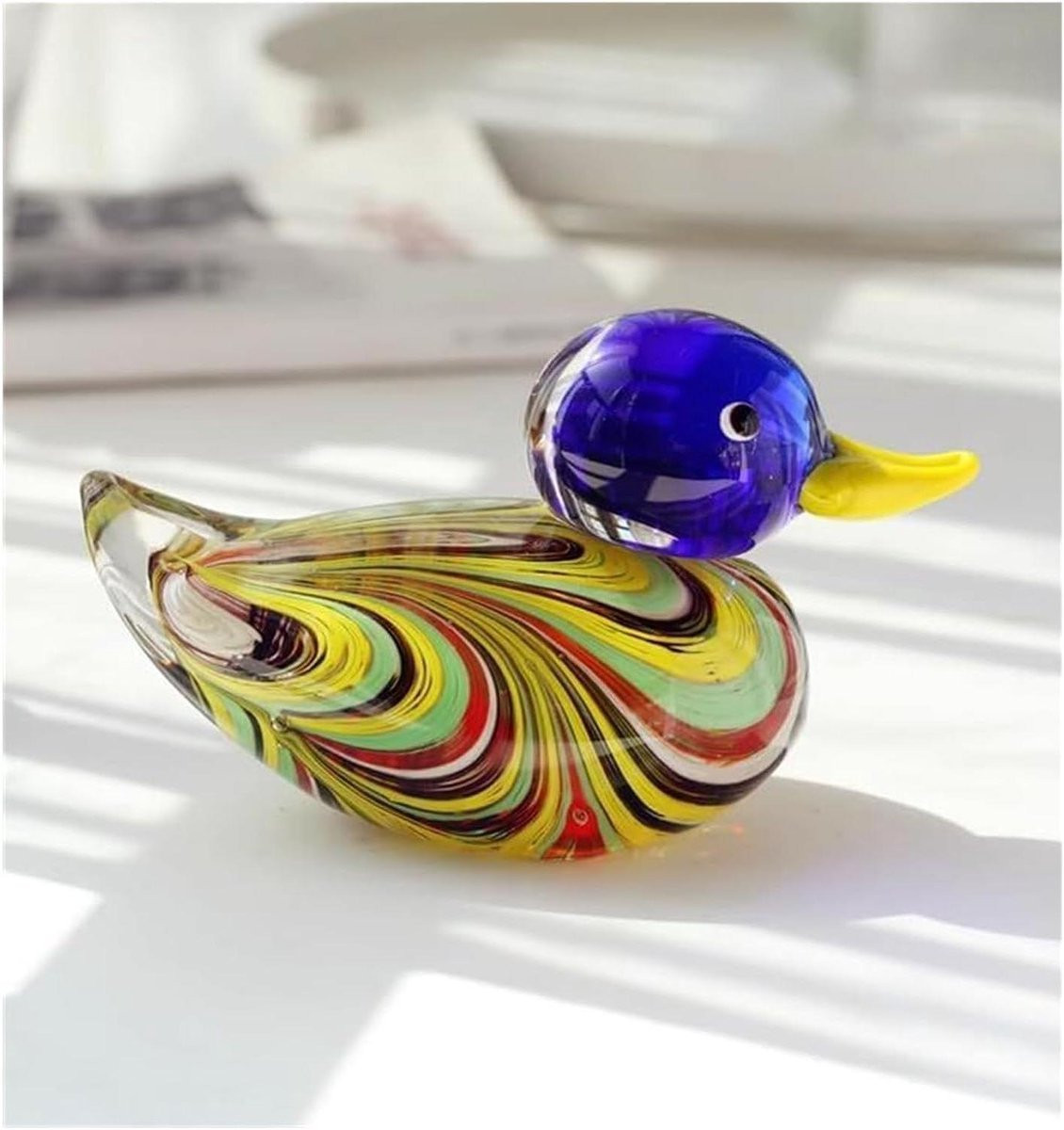 Handgemaakt gekleurd glazen eendenfiguur voor decoratie op tafel