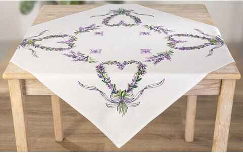 Stickmitteldecke "Lavendel-Herz"
