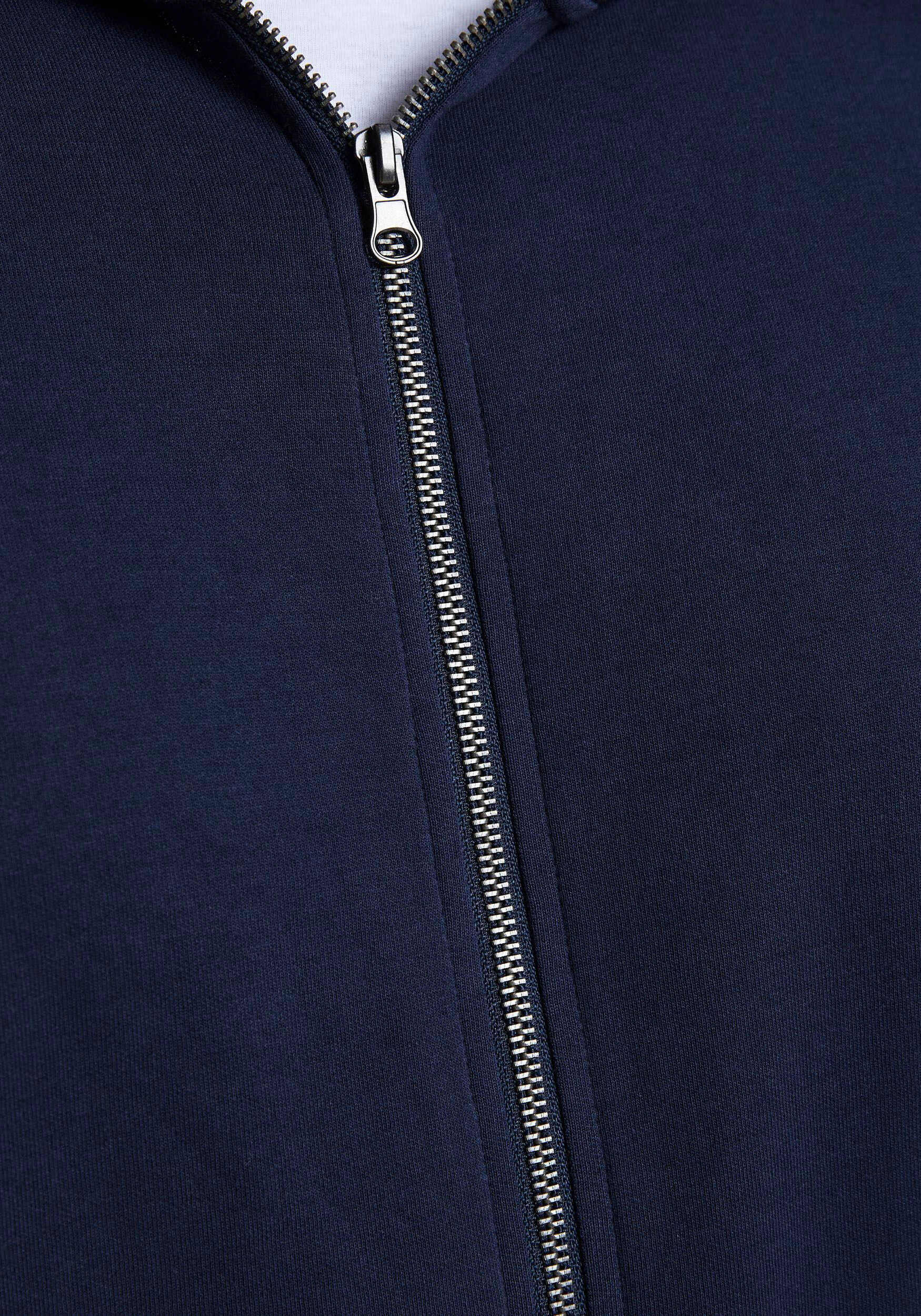 Kapuzensweatjacke "BASIC SWEAT ZIP HOOD" Gr. 6XL, blau (navy blazer), JACK & JONES PLUSSIZE, Sweatjacken, Herren, 6XL, angeraute Sweatware, Obermaterial: 85% Baumwolle, 15% Polyester, unifarben, Kapuzensweatjacke, bis Grösse 6XL navy blazer 6XL