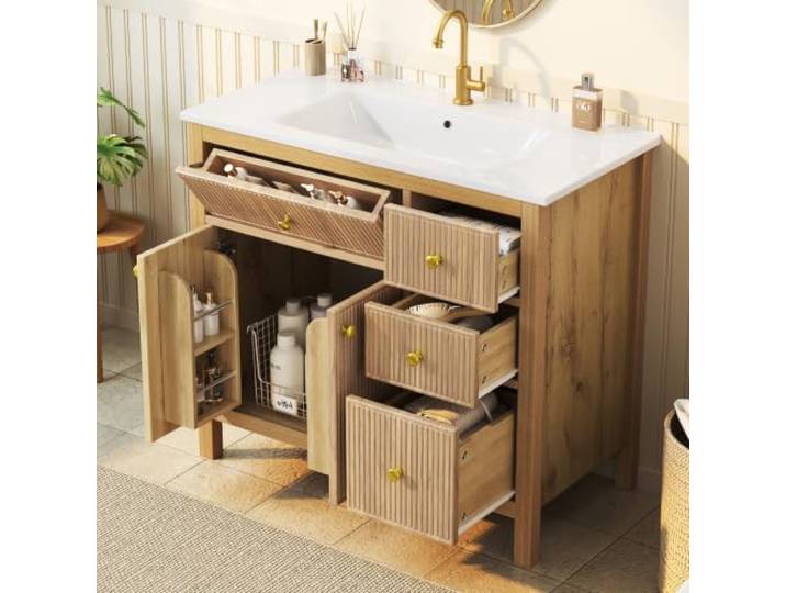 91 cm Badezimmerschrank mit Keramik-Waschbecken, vollflächiger vertikaler Wellenmuster‑Textur, Soft-Close-Scharniere, Doppeltüren & Einlegeböden, mehreren Schubladen, ohne Wasserhahn, Naturholz-Farbe