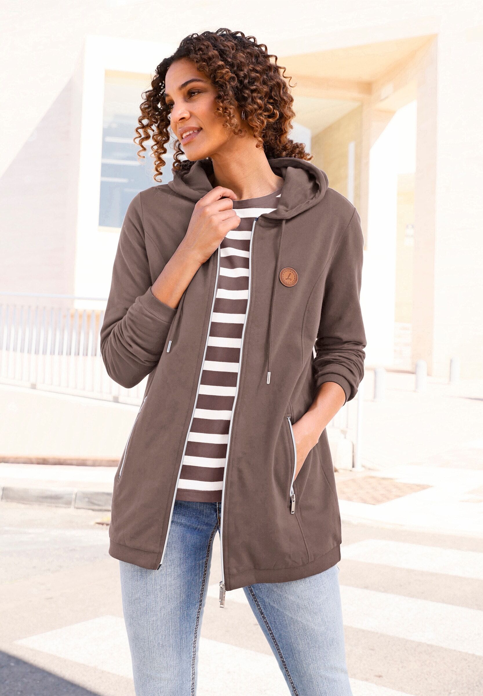 Shirtjacke WITT "Sweatjacke Sweatjacke in weich angerauter Qualität", Damen, Gr. 42, braun (dunkeltaupe), Sportlich, Shirts Shirtjacke