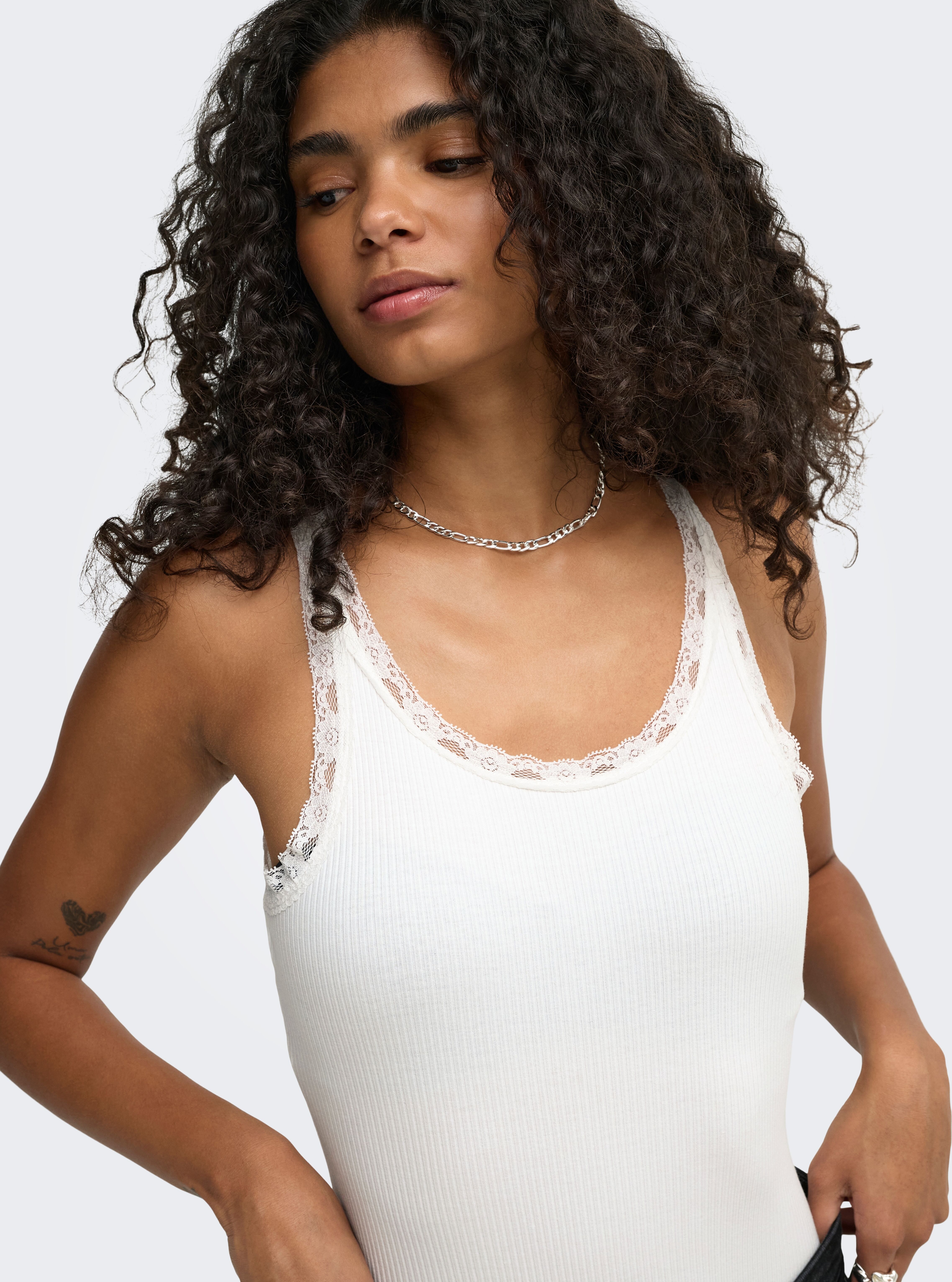 Body ONLY "ONLVINI S/L LACE BODYSUIT RS JRS", Damen, Gr. M, N-Gr, cloud dancer, Jersey, Obermaterial: 94% Baumwolle, 6% Elasthan, unifarben, Rundhals, Bodys Body, Baumwollmischung, Spitze cloud dancer M, N-Gr