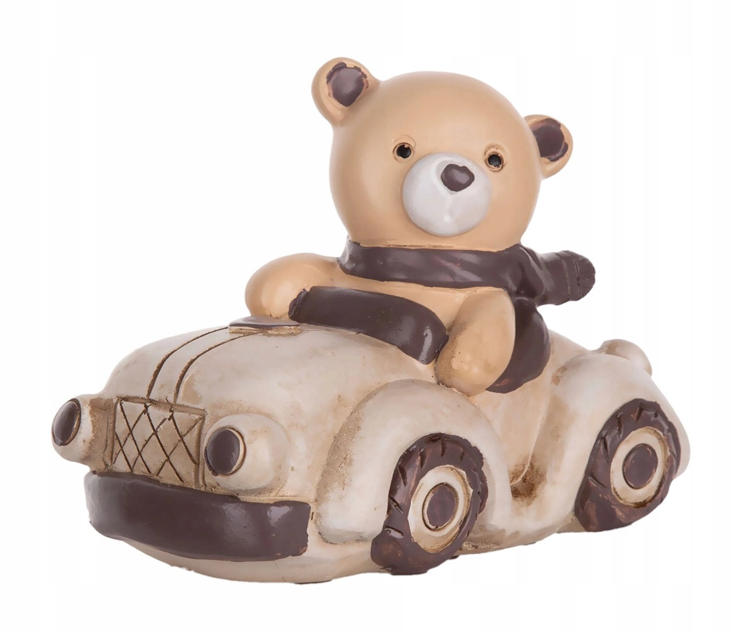 Beige Polystone Bier Figuur in Auto, 7 cm