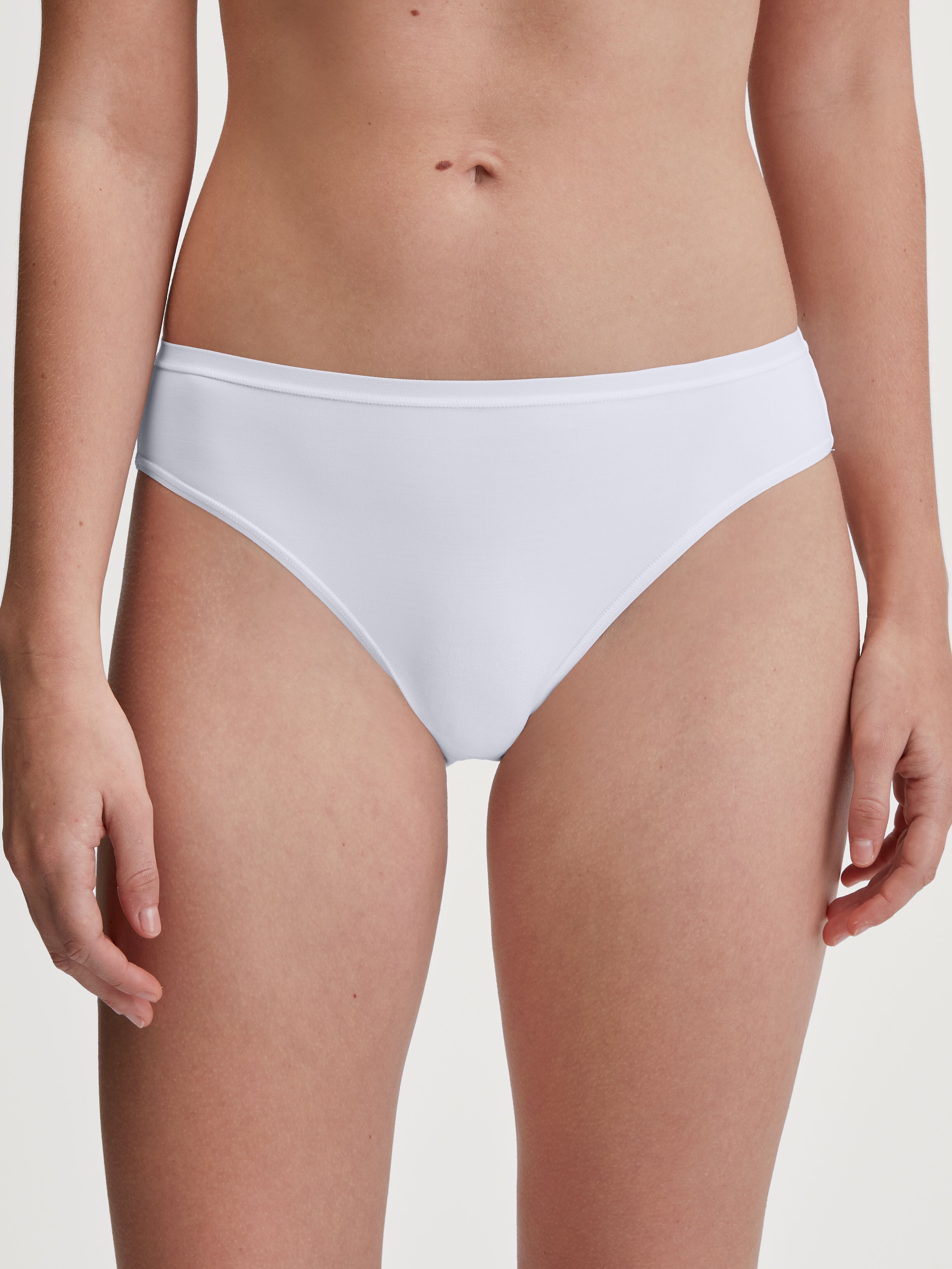Slip CALIDA "Sleek Skin", Damen, Gr. L (48/50), weiss (weiß), Obermaterial: 73% Polyamid, 27% Elasthan, eng, Unterhosen Slip, basic, bequem, eng, weich weiß L (48/50)