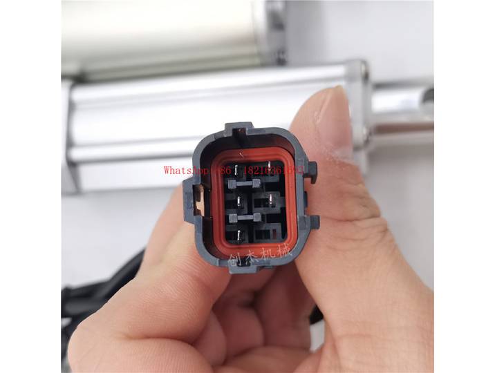 Accessoires d'excavatrice adaptés au système de ravitaillement automatique intelligent