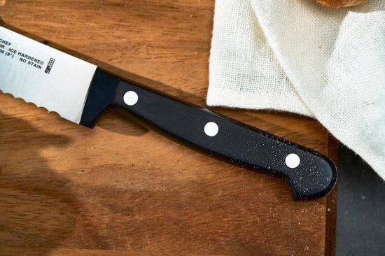 Zwilling Getand broodmes van roestvrij staal en kunststof met zwart handvat, 20 cm