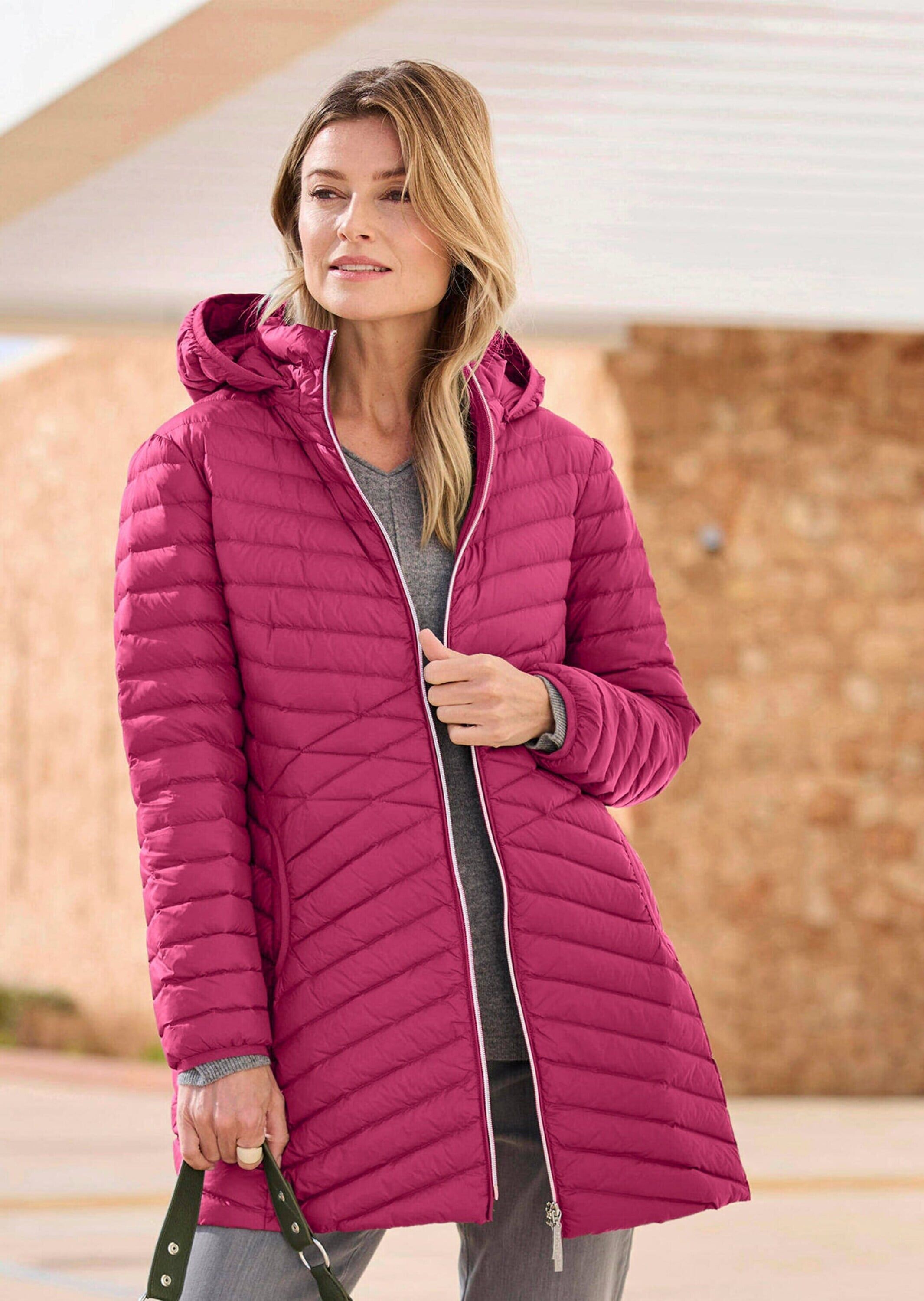 Winterjacke GOLDNER "Kurzgröße Gefütterter langer Mantel mit Kapuze", Damen, Gr. 21, rot (bordeaux), Obermaterial: 100% Polyamid PA., Modisch, gerade, Jacken Winterjacke, mit femininer Steppung