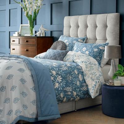 Wendebettwäsche LAURA ASHLEY "Parterre, aus Baumwoll-Satin", blau (seaspray, blau), B/L: 200cm x 200cm, 1 Stk., 2 Stk., Satin, B/L: 50cm x 75cm & 50cm x 75cm, 3 tlg., Satin, Obermaterial: 100% Baumwolle, Bettwäsche, Wendebettwäsche, mit floralem...