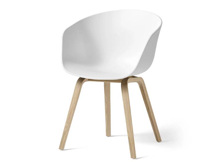 HAY - About A Chair AAC 22, Eiche lackiert / white 2.0 (Kunststoffgleiter)