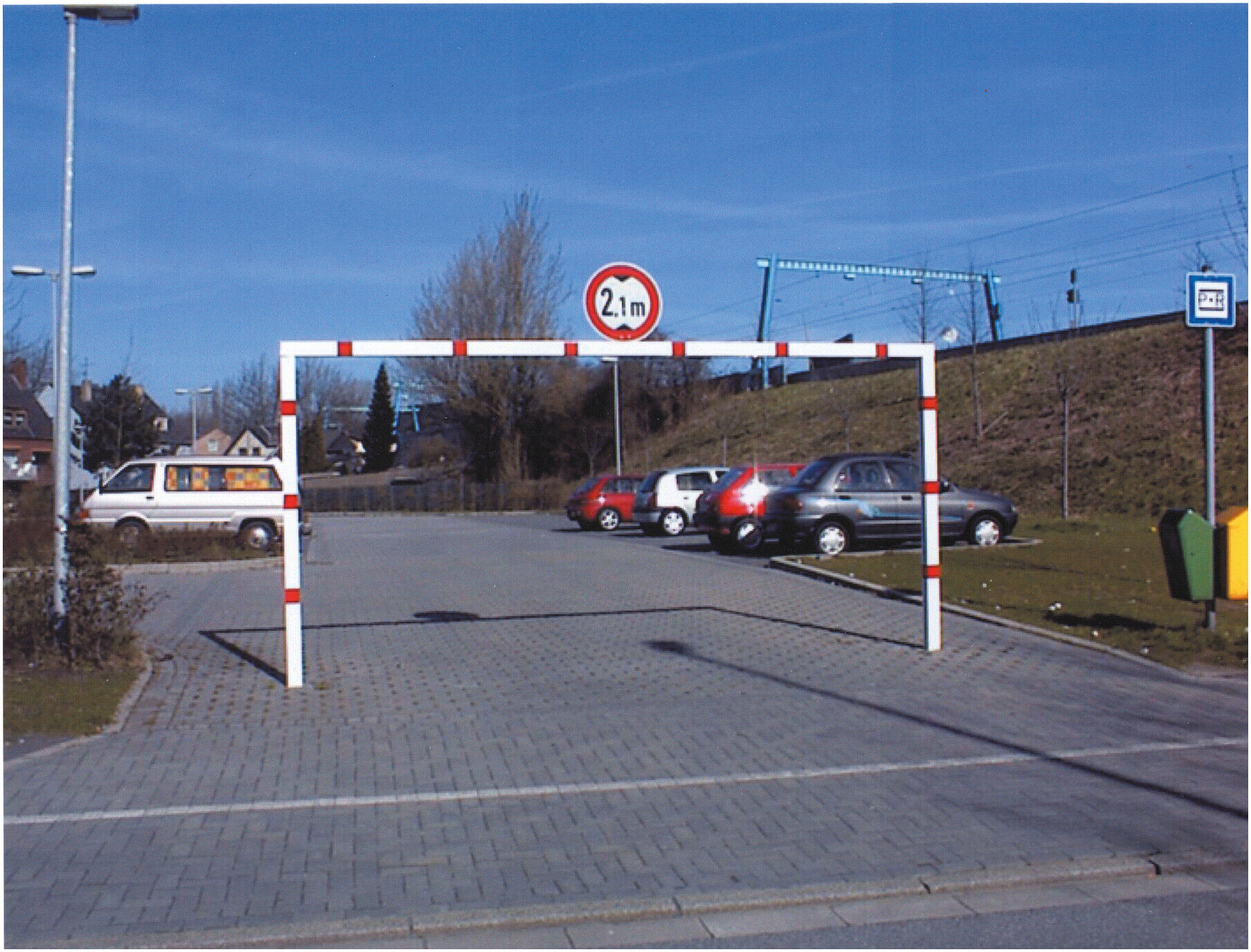 Schake Höhenbegrenzer 70x70mm, feststehend, zum Einbetonieren, 2,00m Gesamtbreite: 3,00m, weiß / rot (417_30B)