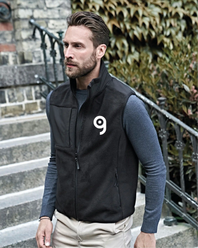 Giacca in pile smanicata  nera, zip e rinforzi spalle Personalizzate o neutre Teejays