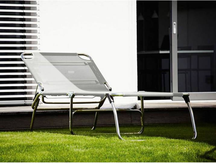 Jan Kurtz Möbel Aluminium Liege Amigo Big grau, Designer Francesco Favagrossa, 75x40 cm