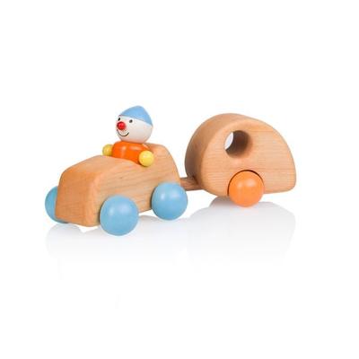 Pfingstweid - Ferienwicht Sven aus Erle mit magnetverbundenem Anhänger und mit flexiblem Stehwicht Moni, Räder aus Buche, Holz Auto mit Wohnwagen