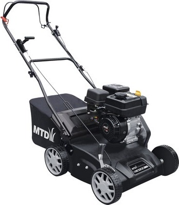 MTD Black LINE BL V Benzin-Vertikutierer, 2300 Watt, 35 cm Arbeitsbreite, Grasfang hinten