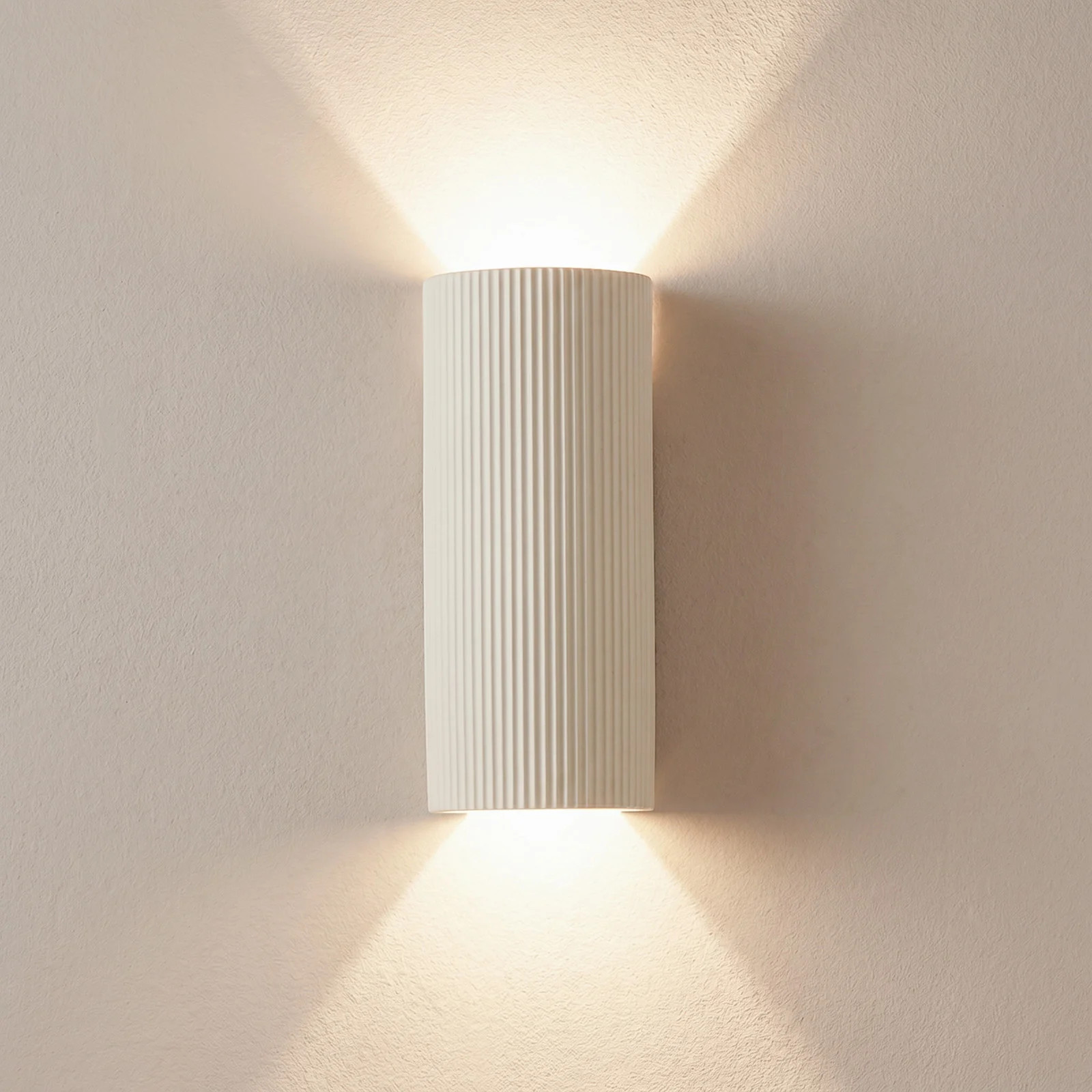 Lindby Colja wandlamp, rond, beige, Hoogte: 30,5 cm