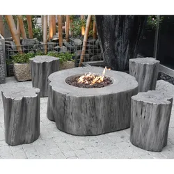 Gardenforma Sitzgruppen -Set: Gas Feuerstelle Manchester aus Faserbeton in Baumstammoptik, hellgrau & 4x Hocker hellgrau