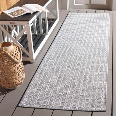 SAFAVIEH Terrace Ganit Indoor/Outdoor Washable Backyard Patio Rug