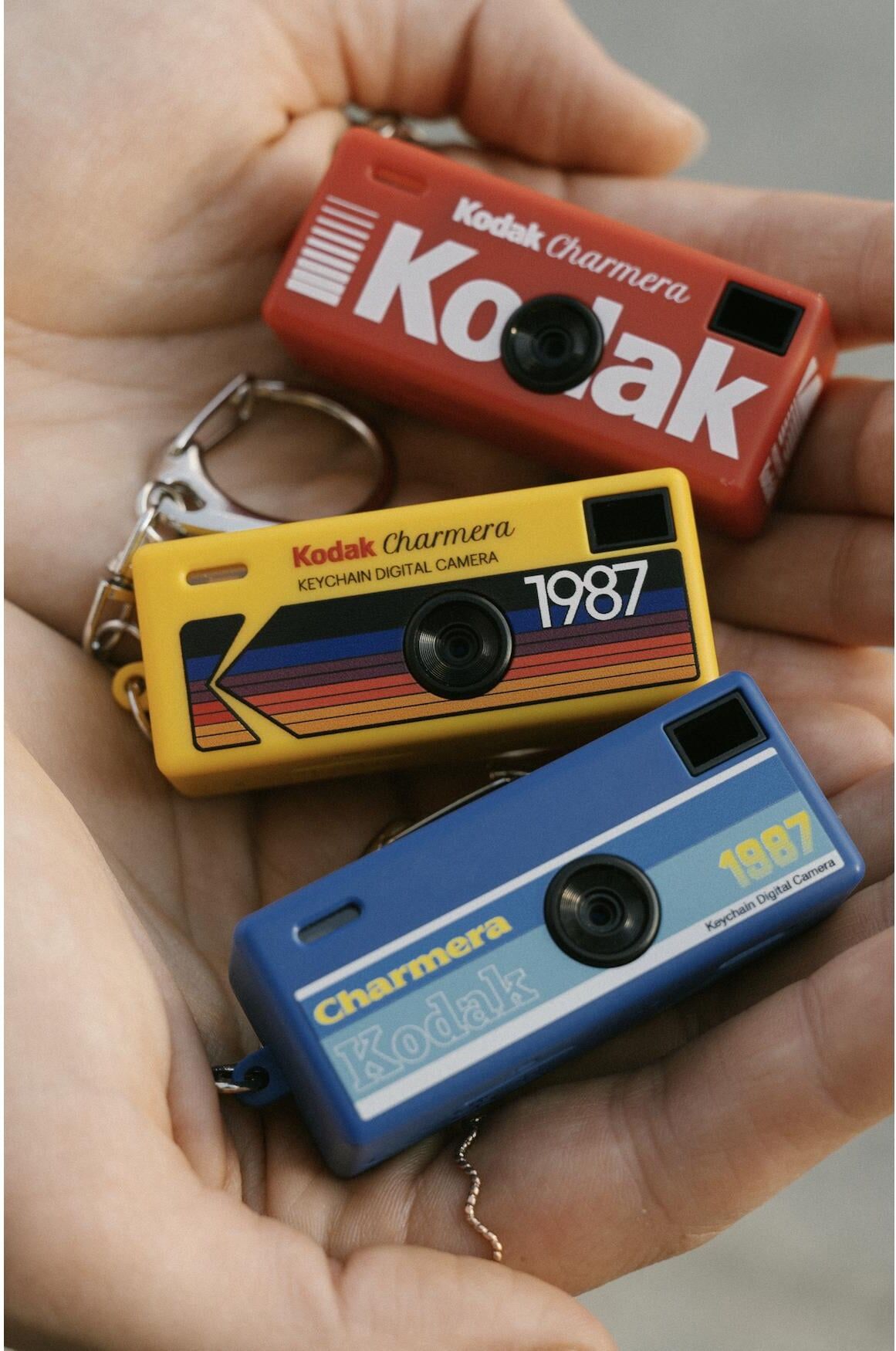 Kodak Kompaktkamera "Charmera Blindbox", rot (assortiert), B:5,8cm H:2,45cm T:2cm, Fotokameras, Schlüsselanhänger-Digitalkamera, Kompaktkamera assortiert Einheitsgröße
