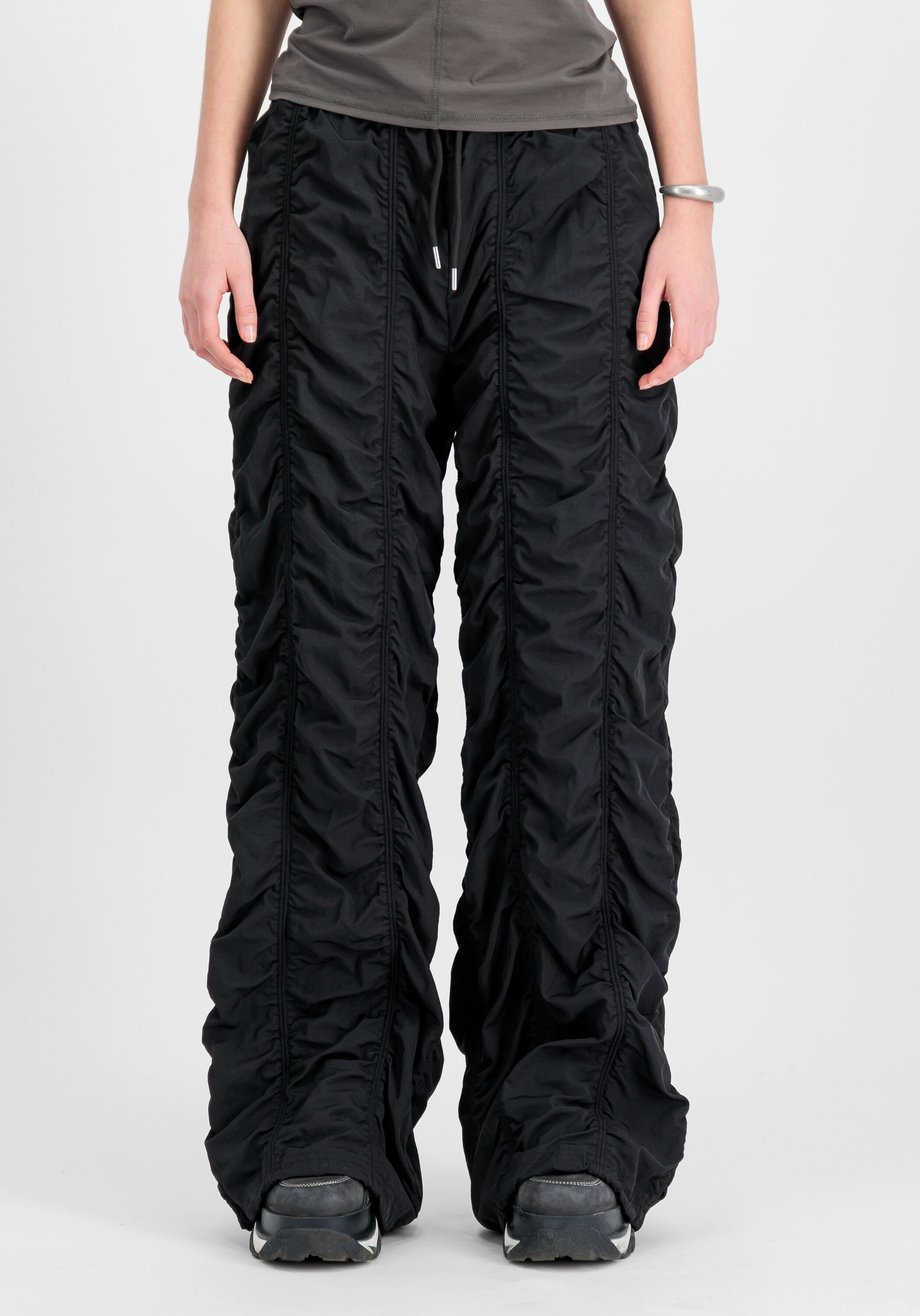 Jogginghose ALPHA INDUSTRIES "Parachute Pants W", Damen, Gr. S, Normalgrößen, schwarz, Obermaterial: 100% Nylon, Hosen Jogginghose