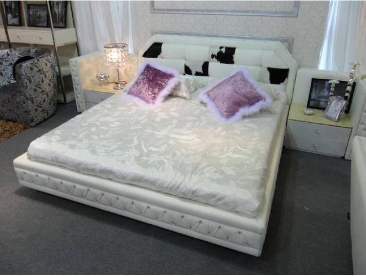 Xlmoebel Polsterbett Luxus Chesterfield Doppelbett aus Echtleder mit Ponyfell Weiß, Made in Europa