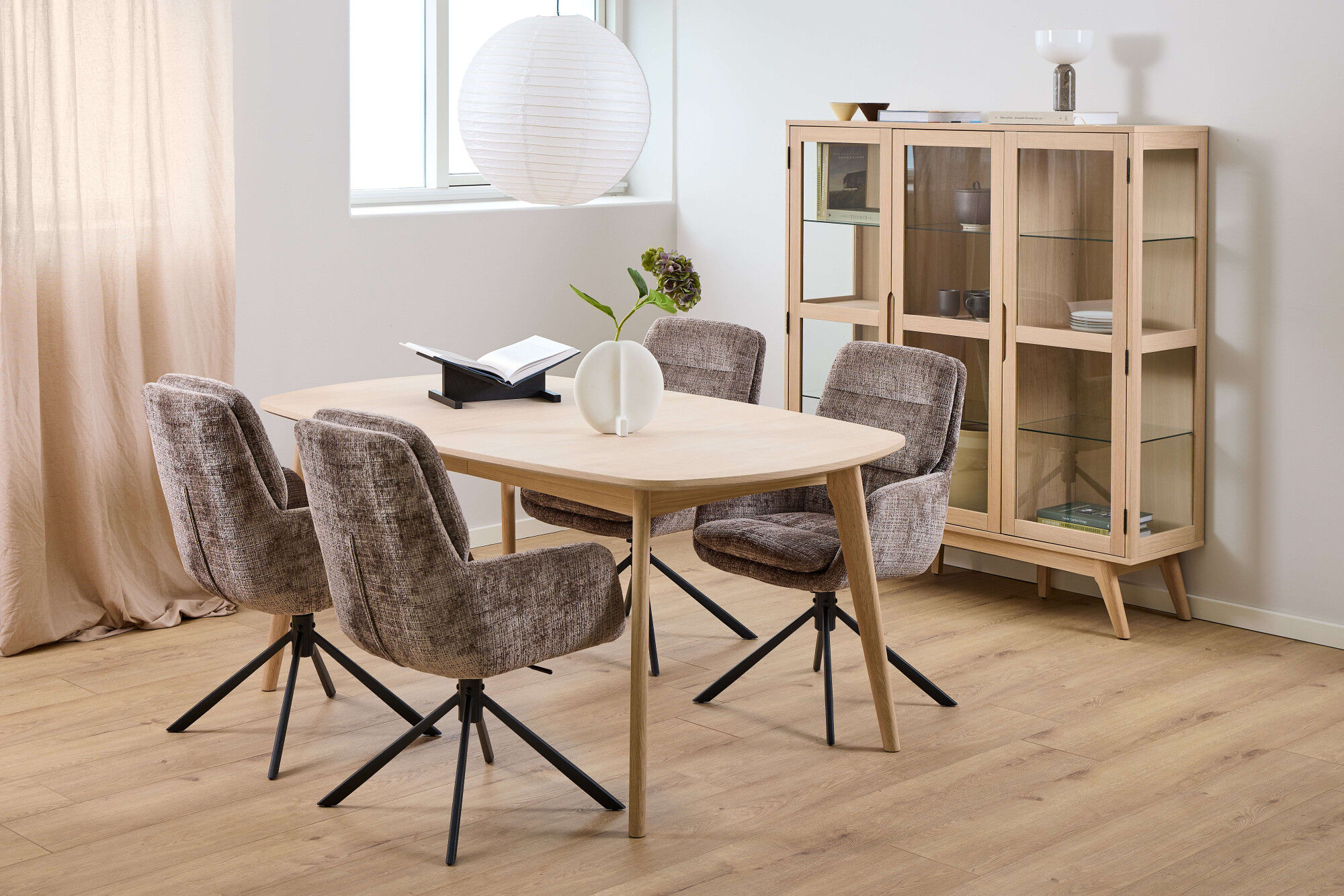 Esstisch ACTONA GROUP "Marte Speisetisch – zeitlos & stilvoll mit Platz für Zusatzplatten", braun (weiß, weiß pigmentiert, weiß pigmentiert), B:180cm H:76cm T:102cm, Tische, Esstisch, Weiss pigmentiertes Eichenfurnier, pflegeleicht & robust. B: 180 cm wei