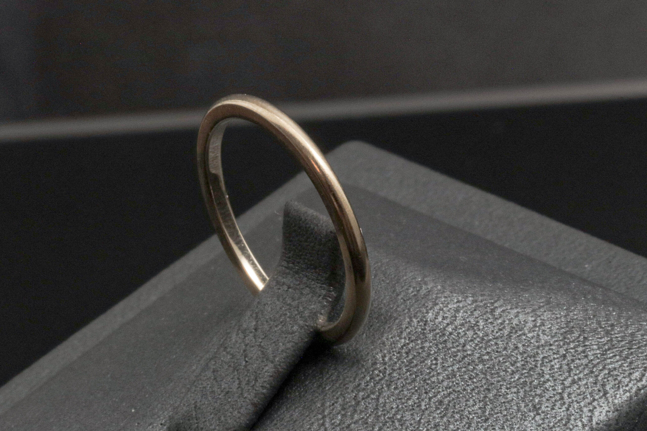 Sero Guld Elegant ring i 14 karat guld