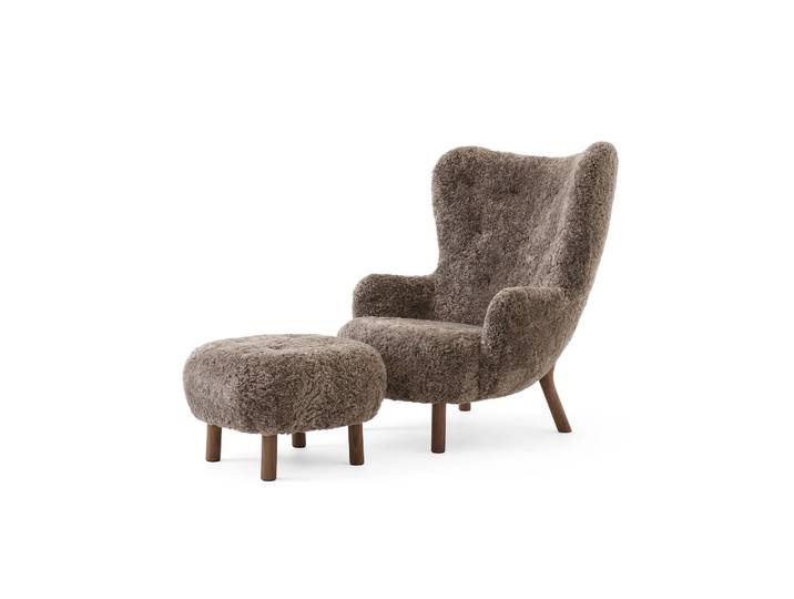 &Tradition Petra VB3 High Sessel inkl. Pouf ATD1 Walnuss geölt-Sheepskin Sahara