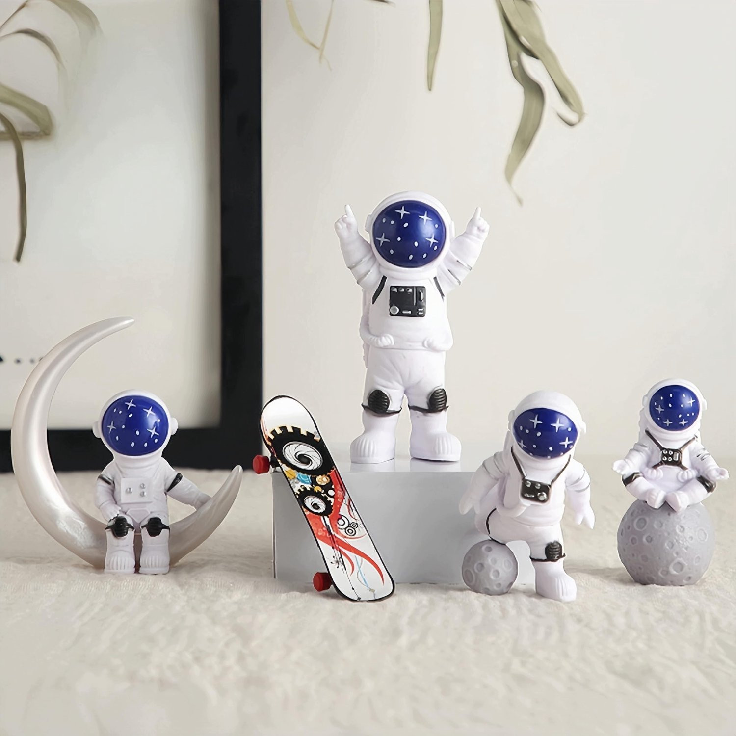 Set van 4 Astronaut Figuren voor Bureau Decoratie, Taart Toppers en Auto Accessoires