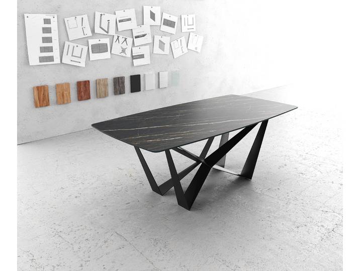 DELIFE Esstisch Edge Bootsform 200x100cm Laminam® Keramik Noir Desir Braun Mittelfuß Flachstahl Schwarz