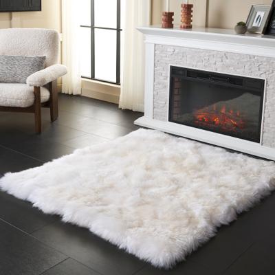 SAFAVIEH Handmade Sheepskin Aybek Genuine Pelt Rug