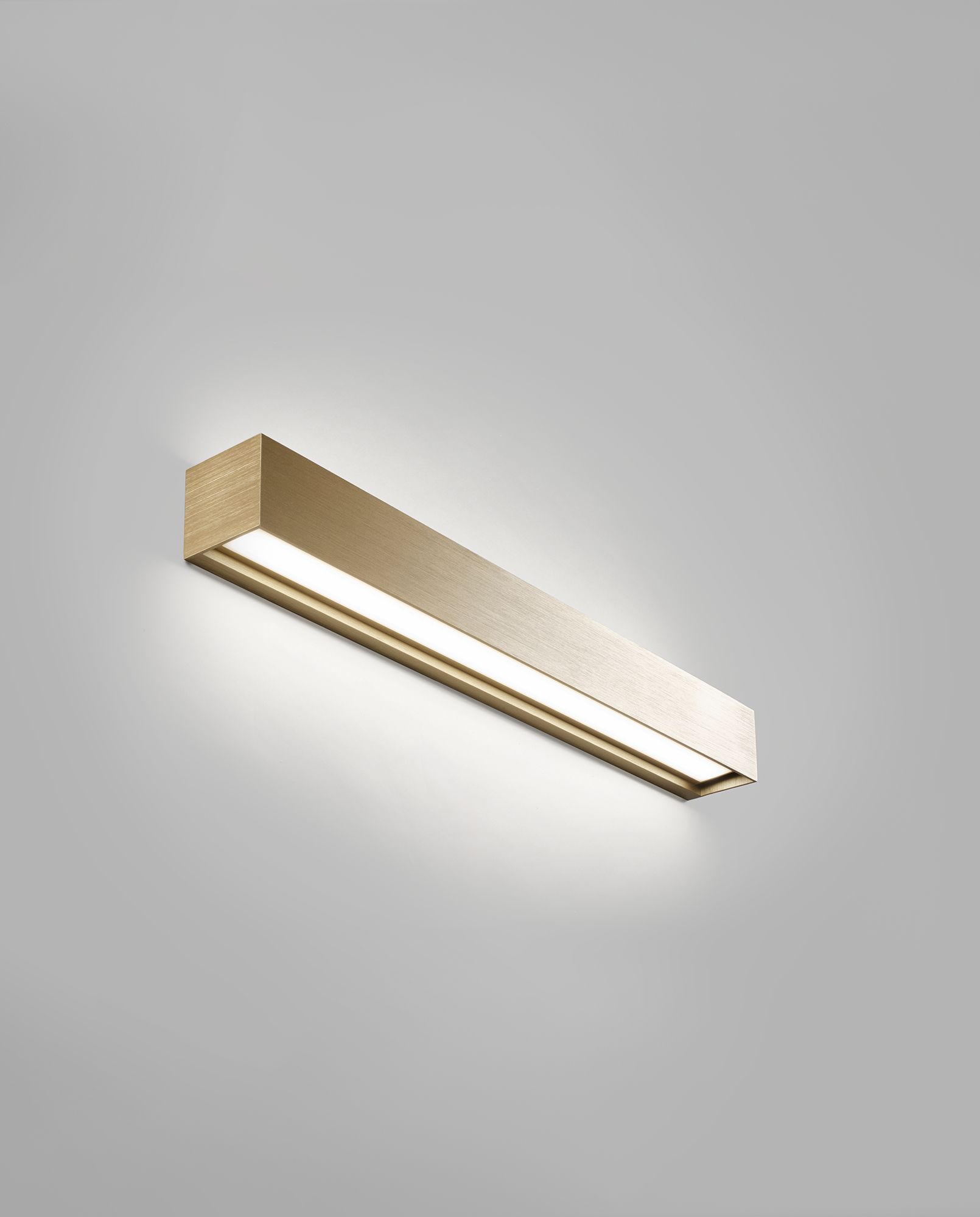 Light-Point LED-Wandleuchte LINEA W2 60cm messing 290111 5711389901110